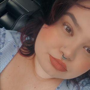 Meet your Posher, Alejandra